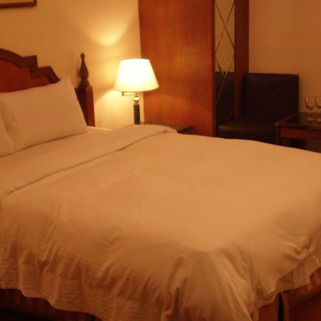 Emperor Hotel Kaohsiung Bagian luar foto