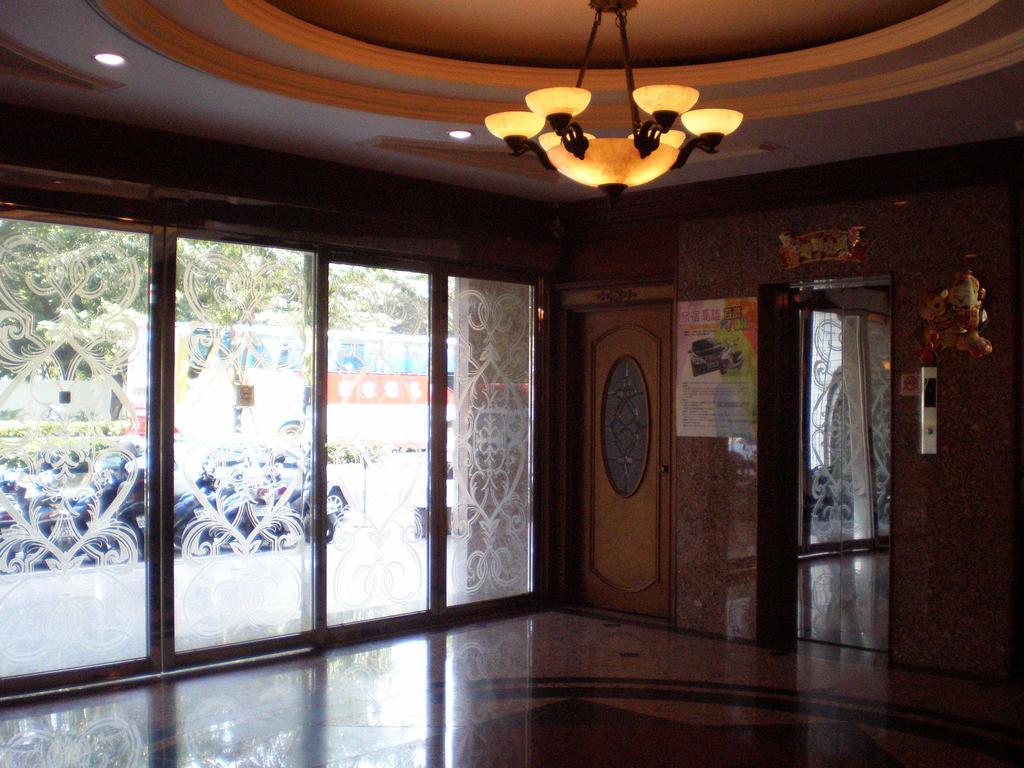 Emperor Hotel Kaohsiung Bagian luar foto