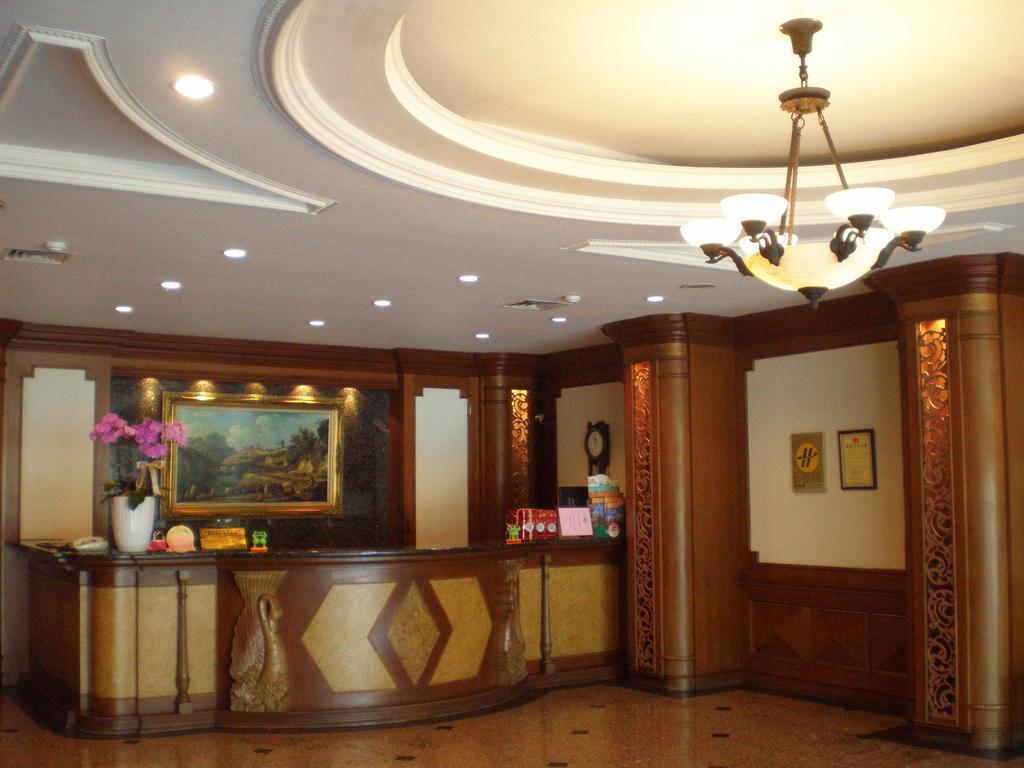 Emperor Hotel Kaohsiung Bagian luar foto