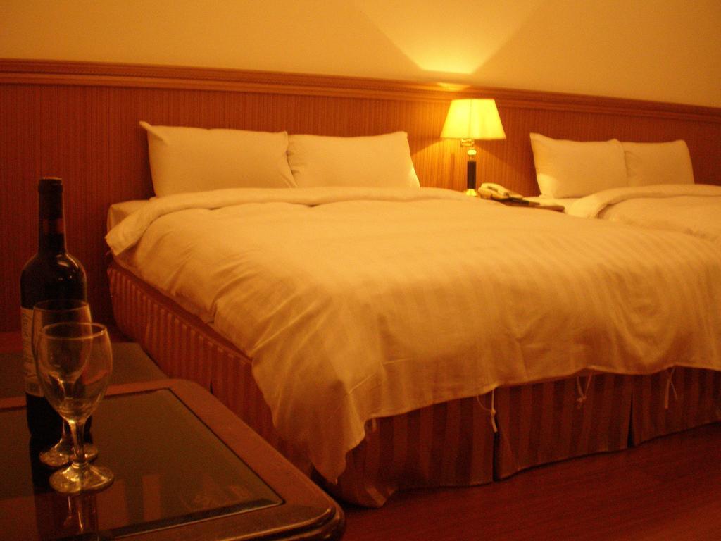 Emperor Hotel Kaohsiung Ruang foto