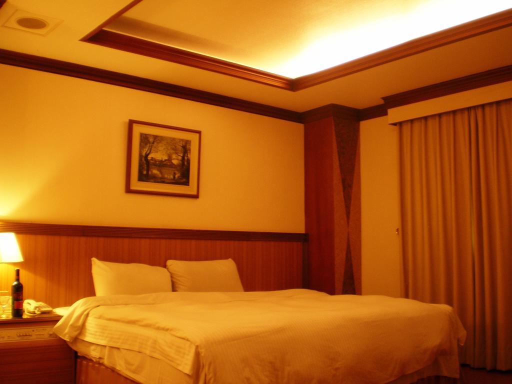 Emperor Hotel Kaohsiung Ruang foto