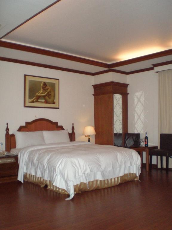 Emperor Hotel Kaohsiung Ruang foto
