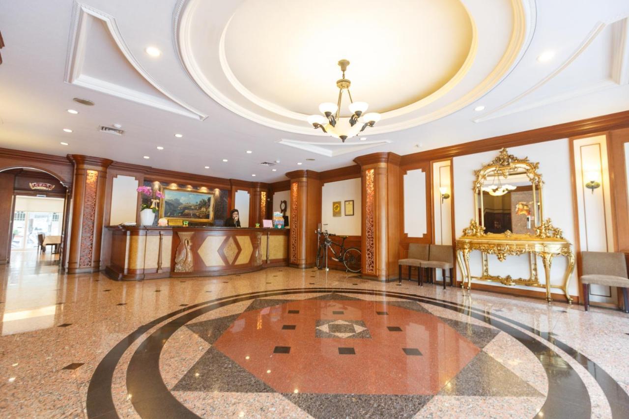 Emperor Hotel Kaohsiung Bagian luar foto