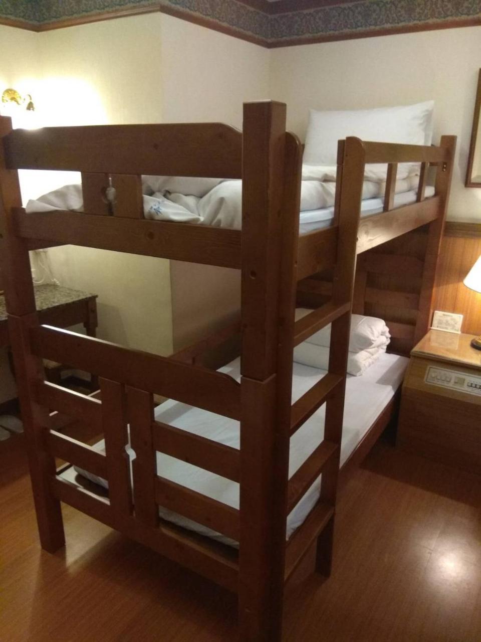 Emperor Hotel Kaohsiung Bagian luar foto