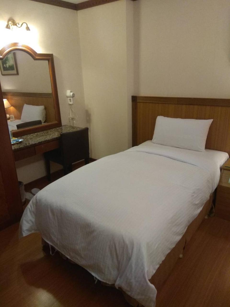 Emperor Hotel Kaohsiung Bagian luar foto